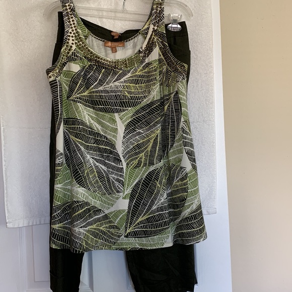Ellen Tracy tunic style tank top. Metal embellishment around collar and sleeve. - Picture 6 of 6